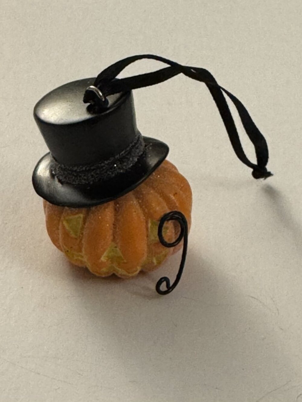 Hallmark Resin Glitter Jack O Lantern Top Hat Halloween Mini Ornament MM10